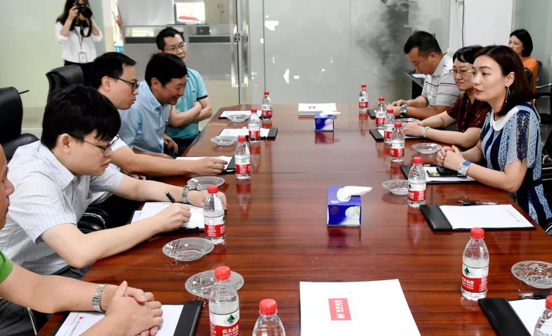 鴻駿城市生鮮加工配送中心座談會(huì).jpg 鴻駿城市生鮮加工配送中心座談會(huì).jpg